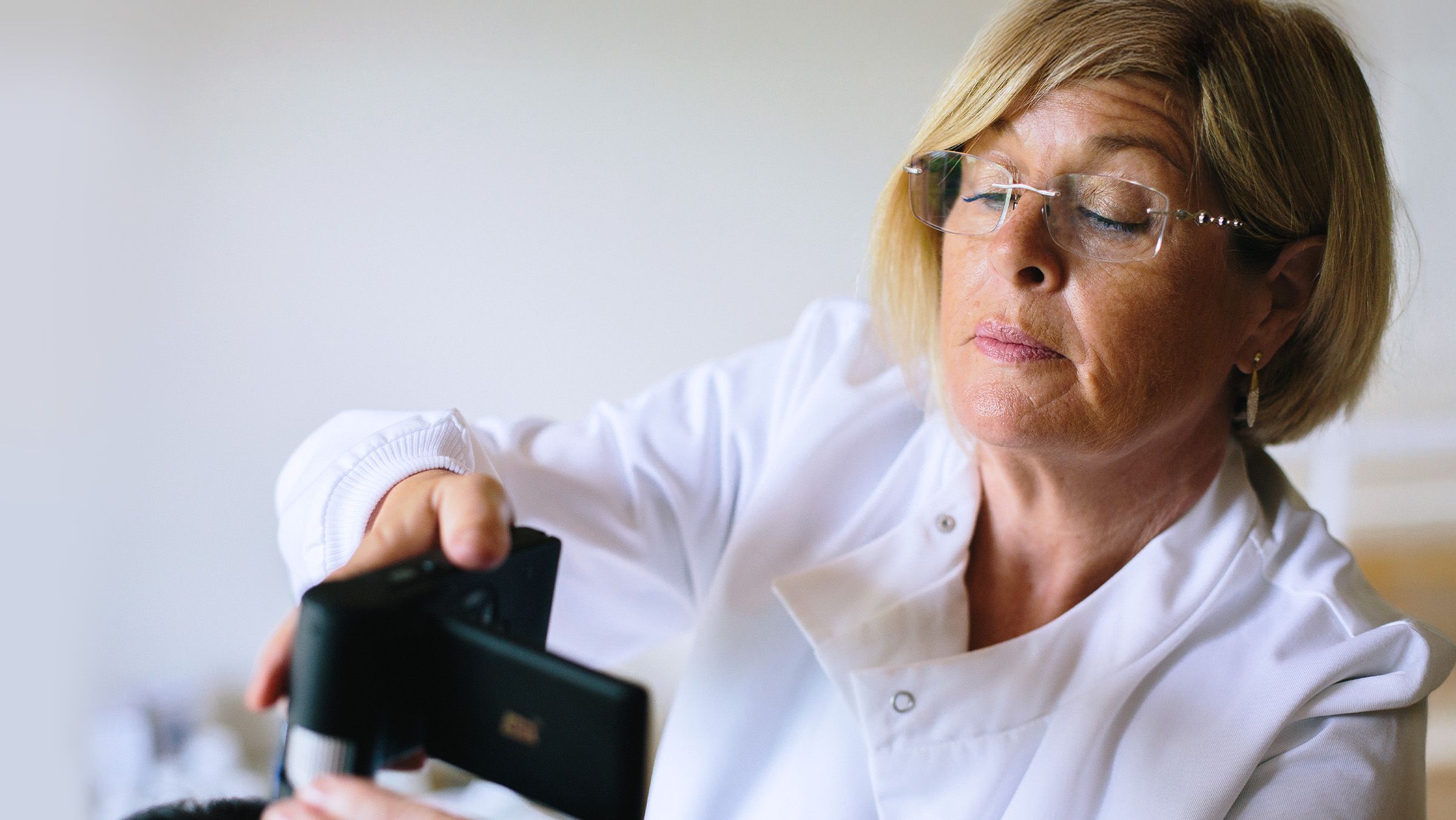 When To Stop Colouring Your Hair: Trichologist Tells All!